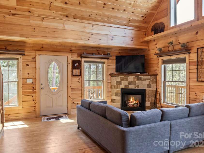 19 Frontier Court, Asheville, NC 28805.  MLS# CAR4254275, YatesRealty ID 21627. 
