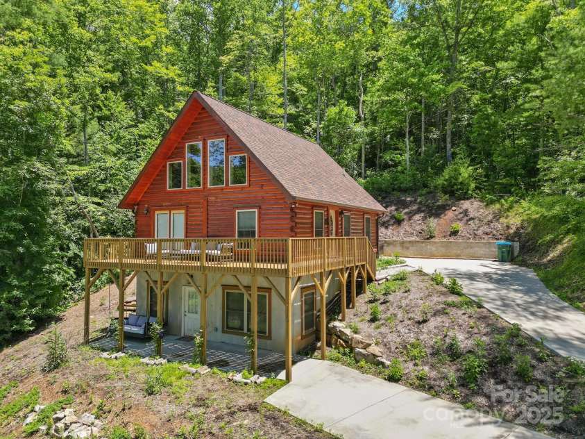 19 Frontier Court, Asheville, NC 28805.  MLS# CAR4254275, YatesRealty ID 21627. 