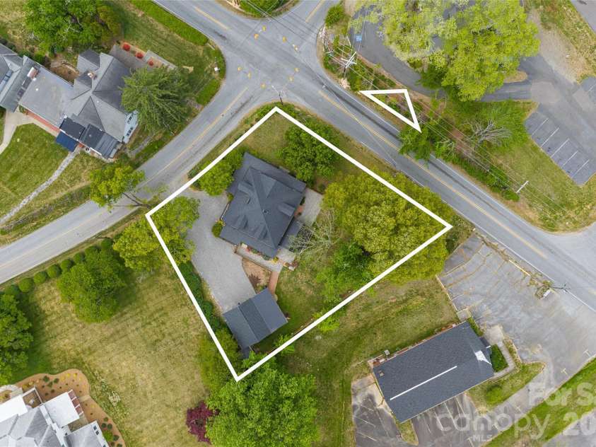 19 Neely Road, Brevard, NC 28712.  MLS# CAR4374359, YatesRealty ID 21627. Approximate boundary lines