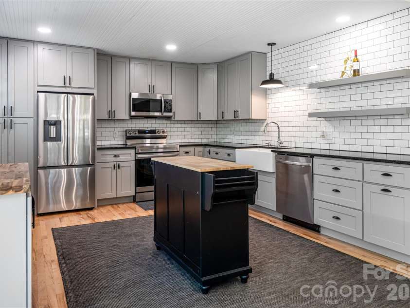 19 Neely Road, Brevard, NC 28712.  MLS# CAR4374359, YatesRealty ID 21627. Kitchen