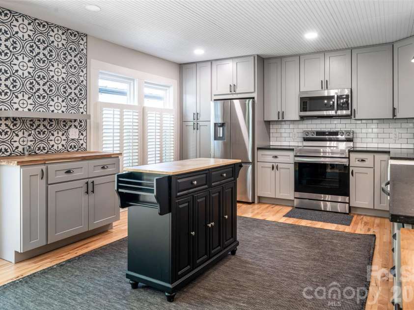 19 Neely Road, Brevard, NC 28712.  MLS# CAR4374359, YatesRealty ID 21627. Kitchen