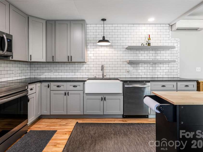 19 Neely Road, Brevard, NC 28712.  MLS# CAR4374359, YatesRealty ID 21627. Kitchen