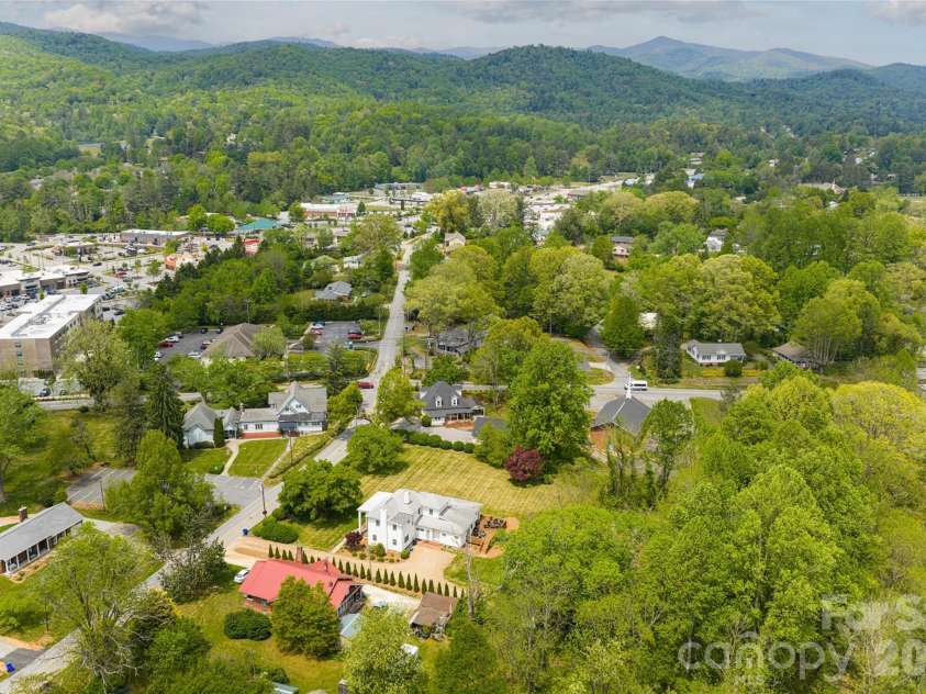 19 Neely Road, Brevard, NC 28712.  MLS# CAR4374359, YatesRealty ID 21627. Nearby downtown Brevard