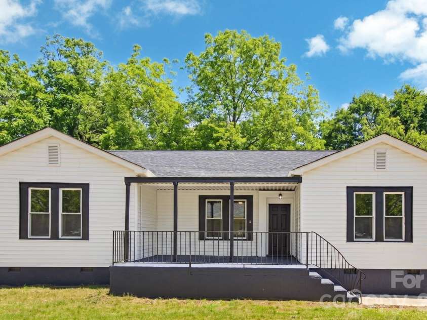 2622 Hemphill Street, Charlotte, NC 28208.  MLS# CAR4376285, YatesRealty ID 21628. 