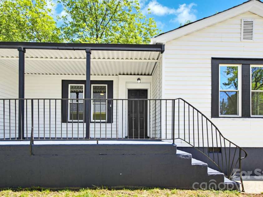 2622 Hemphill Street, Charlotte, NC 28208.  MLS# CAR4376285, YatesRealty ID 21628. 