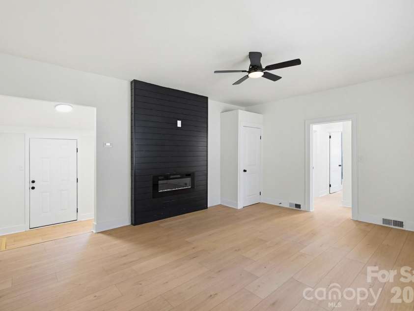 2622 Hemphill Street, Charlotte, NC 28208.  MLS# CAR4376285, YatesRealty ID 21628. 