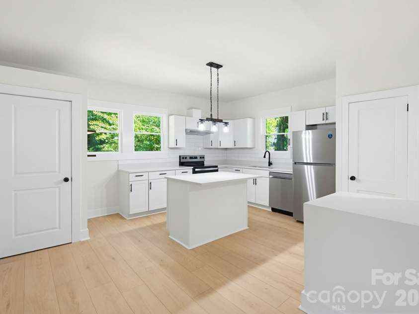2622 Hemphill Street, Charlotte, NC 28208.  MLS# CAR4376285, YatesRealty ID 21628. 