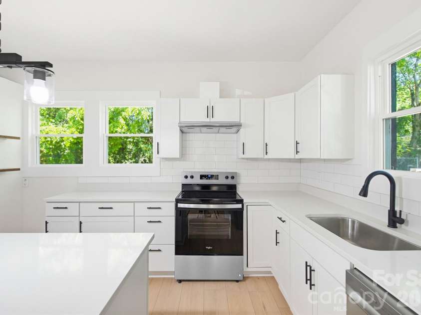 2622 Hemphill Street, Charlotte, NC 28208.  MLS# CAR4376285, YatesRealty ID 21628. 