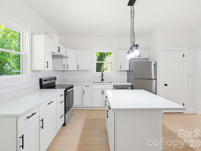 2622 Hemphill Street, Charlotte, NC 28208.  MLS# CAR4376285, YatesRealty ID 21628. 