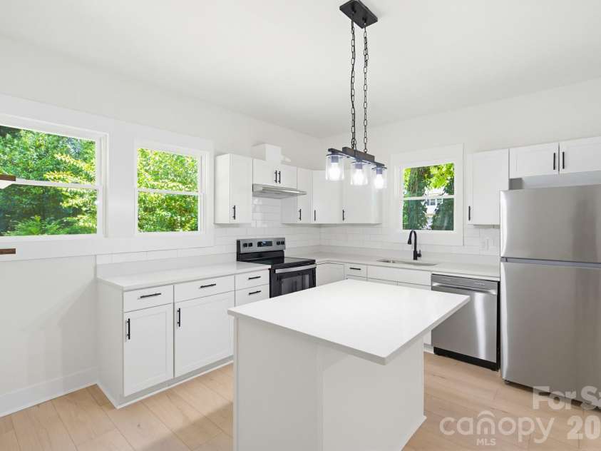 2622 Hemphill Street, Charlotte, NC 28208.  MLS# CAR4376285, YatesRealty ID 21628. 