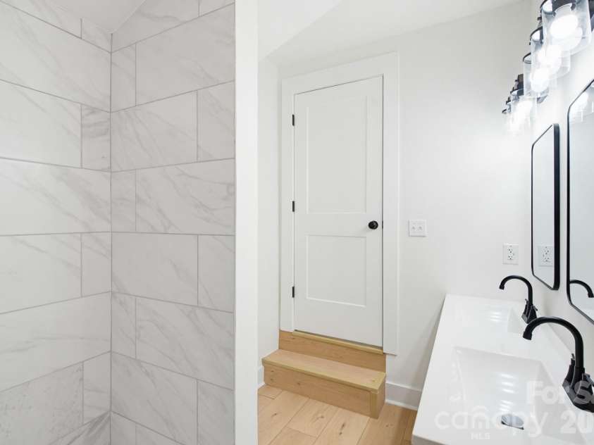 2622 Hemphill Street, Charlotte, NC 28208.  MLS# CAR4376285, YatesRealty ID 21628. 