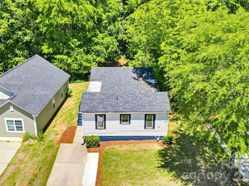 2622 Hemphill Street, Charlotte, NC 28208.  MLS# CAR4376285, YatesRealty ID 21628. 