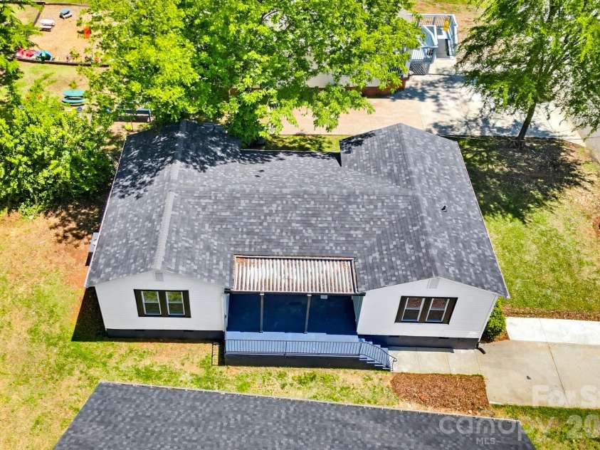 2622 Hemphill Street, Charlotte, NC 28208.  MLS# CAR4376285, YatesRealty ID 21628. 