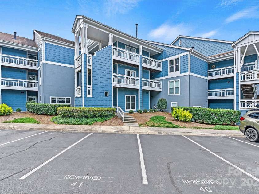 1038 Southwest Drive, Davidson, NC 28036.  MLS# CAR4268495, YatesRealty ID 21629. Entryway from parking lot