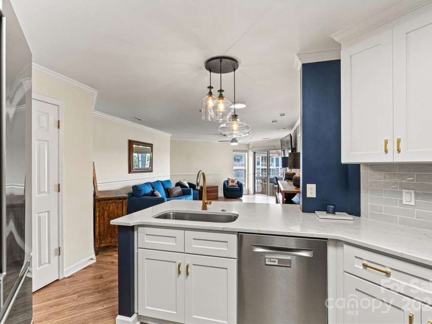 1038 Southwest Drive, Davidson, NC 28036.  MLS# CAR4268495, YatesRealty ID 21629. New subway tile backsplash