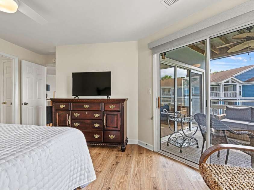 1038 Southwest Drive, Davidson, NC 28036.  MLS# CAR4268495, YatesRealty ID 21629. Primary Bedroom