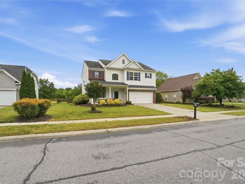 720 Yvonne Drive, Concord, NC 28027.  MLS# CAR4380147, YatesRealty ID 21629. 