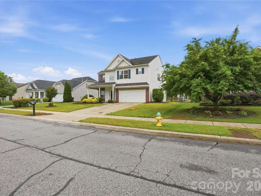 720 Yvonne Drive, Concord, NC 28027.  MLS# CAR4380147, YatesRealty ID 21629. 