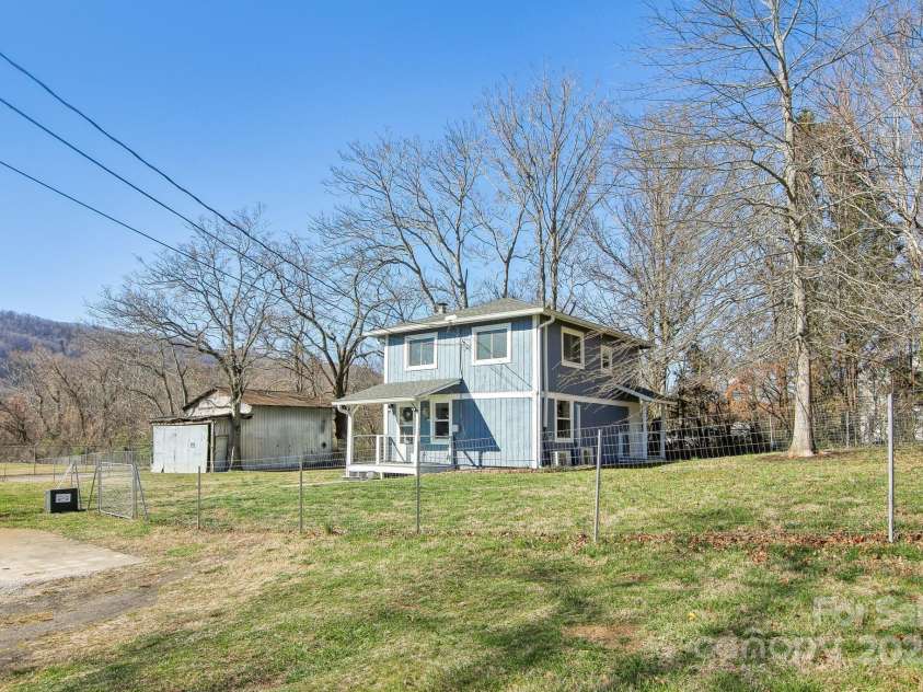 120 Stone Drive, Swannanoa, NC 28778.  MLS# CAR4223204, YatesRealty ID 2163. 