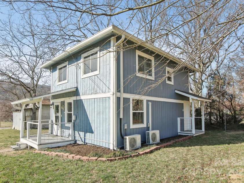 120 Stone Drive, Swannanoa, NC 28778.  MLS# CAR4223204, YatesRealty ID 2163. 