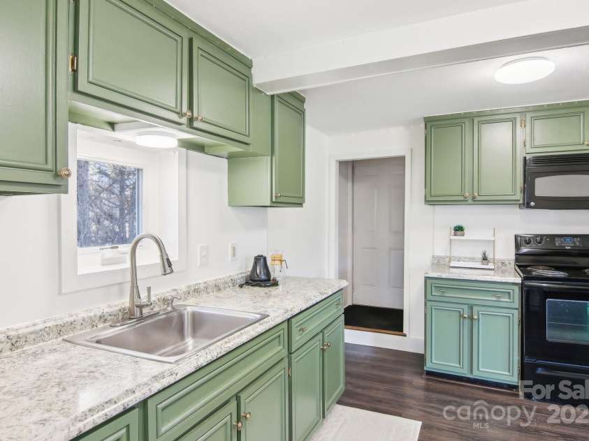 120 Stone Drive, Swannanoa, NC 28778.  MLS# CAR4223204, YatesRealty ID 2163. 