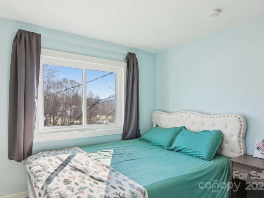 120 Stone Drive, Swannanoa, NC 28778.  MLS# CAR4223204, YatesRealty ID 2163. 