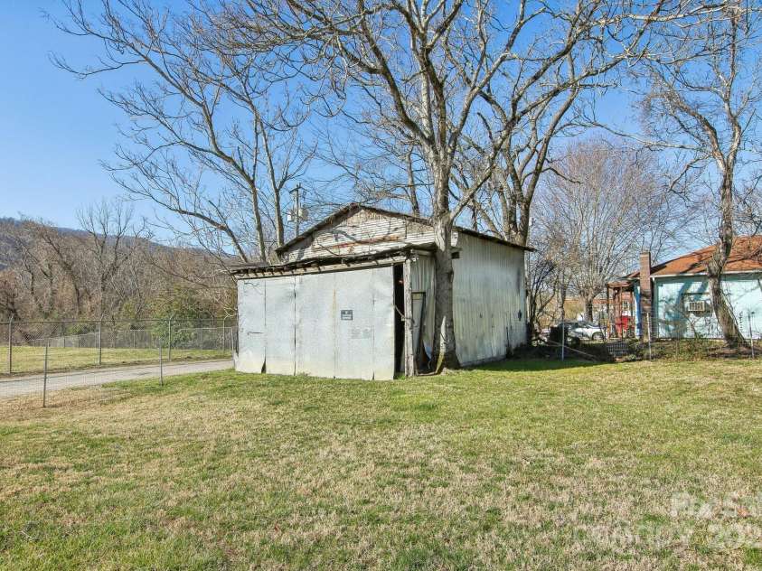 120 Stone Drive, Swannanoa, NC 28778.  MLS# CAR4223204, YatesRealty ID 2163. 