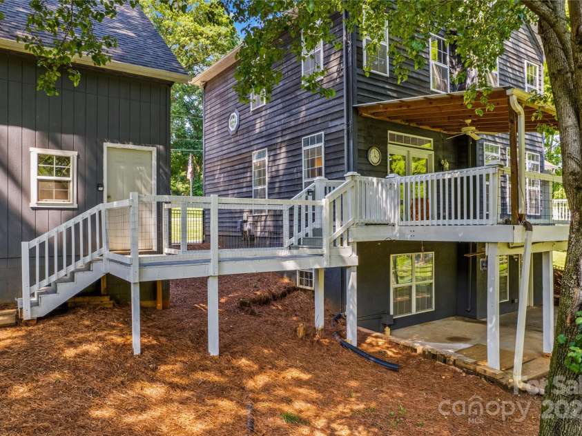 315 Wood Duck Loop, Mooresville, NC 28117.  MLS# CAR4268002, YatesRealty ID 2163. 315 Wood Duck Loop, Mooresville NC MLS 4268002 Waterfront. Back of Shop with walkway to house and covered deck.