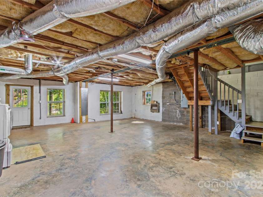 315 Wood Duck Loop, Mooresville, NC 28117.  MLS# CAR4268002, YatesRealty ID 2163. 315 Wood Duck Loop, Mooresville NC MLS 4268002 Waterfront. Basement with door leading to backyard.