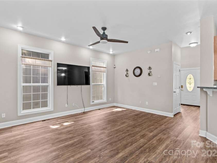 315 Wood Duck Loop, Mooresville, NC 28117.  MLS# CAR4268002, YatesRealty ID 2163. 315 Wood Duck Loop, Mooresville NC MLS 4268002 Waterfront. Great room with French doors to the back deck.