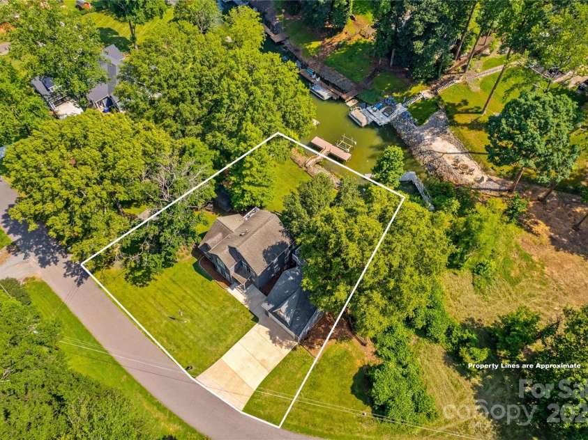 315 Wood Duck Loop, Mooresville, NC 28117.  MLS# CAR4268002, YatesRealty ID 2163. 315 Wood Duck Loop, Mooresville NC MLS 4268002 Waterfront on Lake Norman