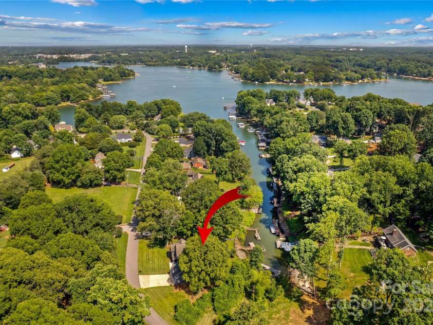315 Wood Duck Loop, Mooresville, NC 28117.  MLS# CAR4268002, YatesRealty ID 2163. 315 Wood Duck Loop, Mooresville NC MLS 4268002 Waterfront on Lake Norman