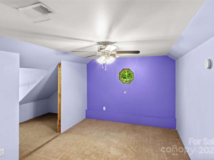 315 Wood Duck Loop, Mooresville, NC 28117.  MLS# CAR4268002, YatesRealty ID 2163. 315 Wood Duck Loop, Mooresville NC MLS 4268002 Waterfront. Upstairs Playroom