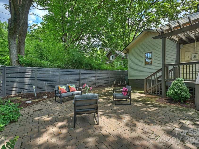 1417 The Plaza, Charlotte, NC 28205.  MLS# CAR4266660, YatesRealty ID 21630. 