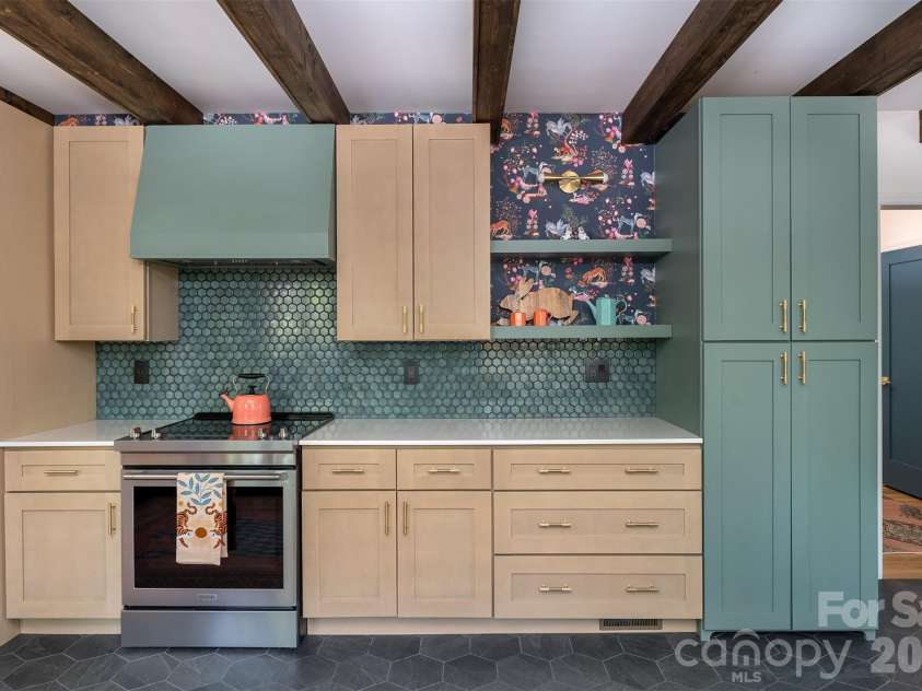 233 Bryant Ridge Drive, Swannanoa, NC 28778.  MLS# CAR4370197, YatesRealty ID 21632. Kitchen with custom shelves and so much storage! Stainless appliances