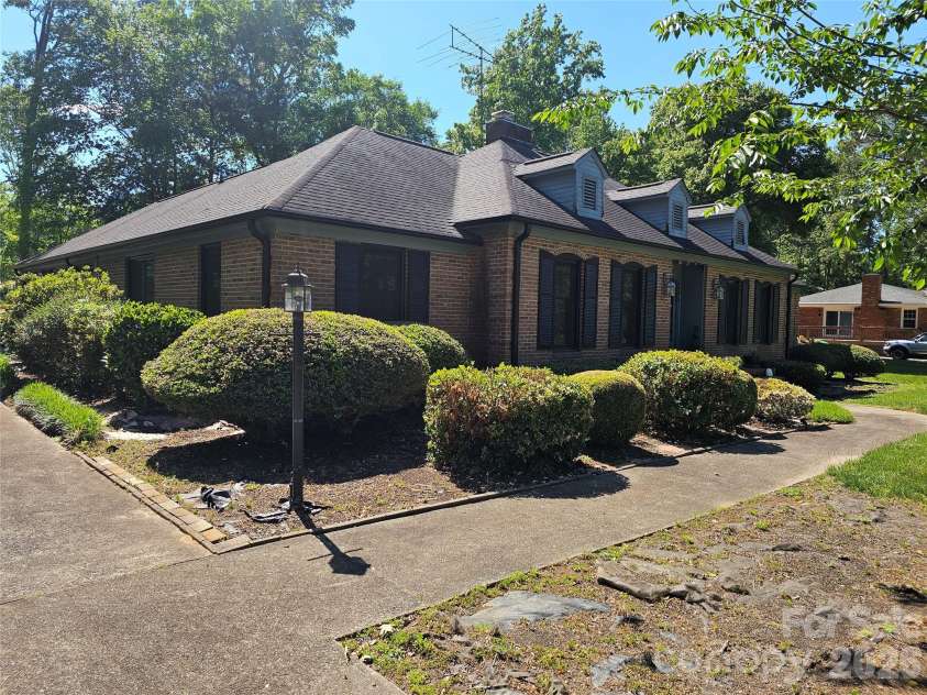 1108 Oak Hill Drive, Monroe, NC 28112.  MLS# CAR4379270, YatesRealty ID 21633. 