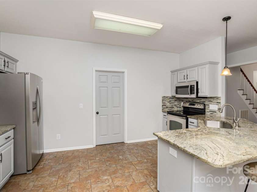 17318 Cambridge Grove Drive, Huntersville, NC 28078.  MLS# CAR4258388, YatesRealty ID 21634. 