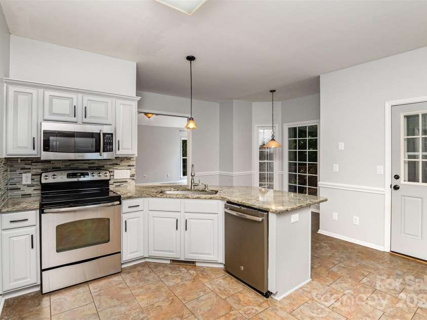 17318 Cambridge Grove Drive, Huntersville, NC 28078.  MLS# CAR4258388, YatesRealty ID 21634. 