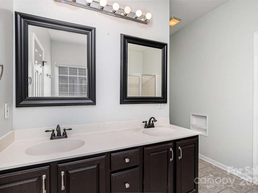 17318 Cambridge Grove Drive, Huntersville, NC 28078.  MLS# CAR4258388, YatesRealty ID 21634. 