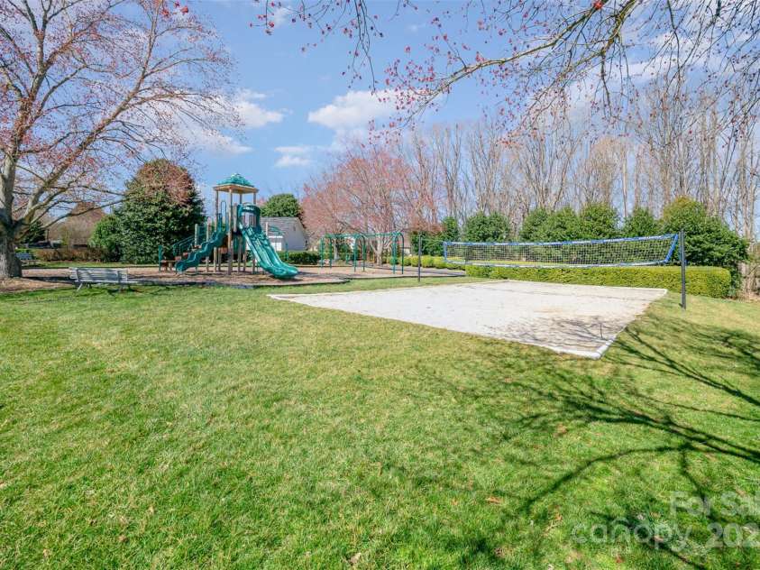 17318 Cambridge Grove Drive, Huntersville, NC 28078.  MLS# CAR4258388, YatesRealty ID 21634. 