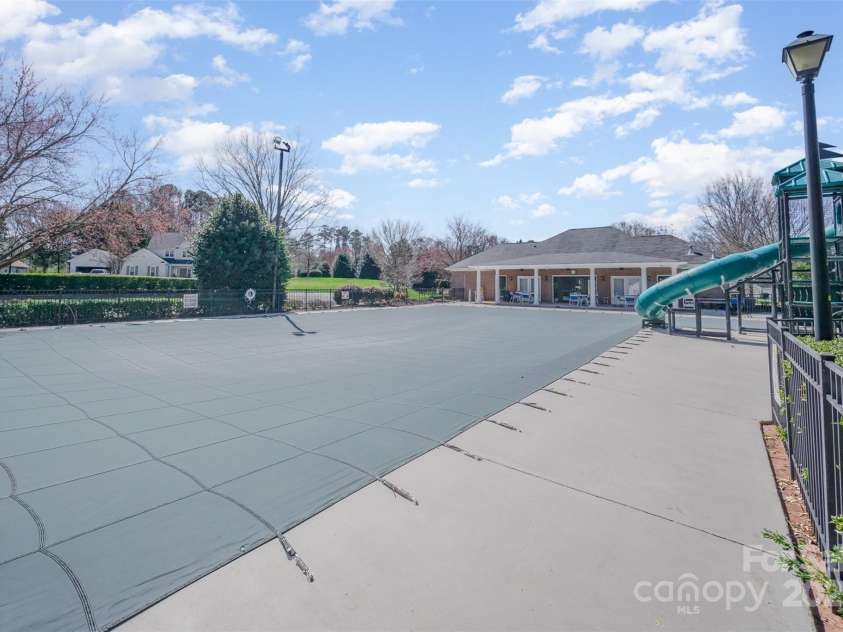 17318 Cambridge Grove Drive, Huntersville, NC 28078.  MLS# CAR4258388, YatesRealty ID 21634. 