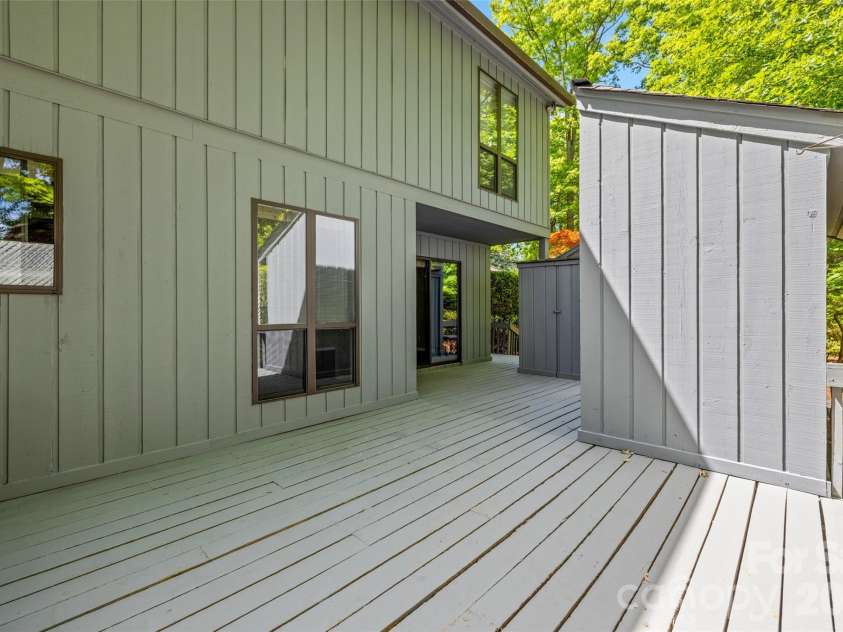 2 Honeysuckle Woods, Clover, SC 29710.  MLS# CAR4363870, YatesRealty ID 21635. 