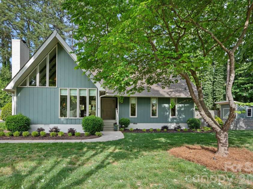 109 Sandy Shore Drive, Mooresville, NC 28117.  MLS# CAR4345257, YatesRealty ID 21636. 