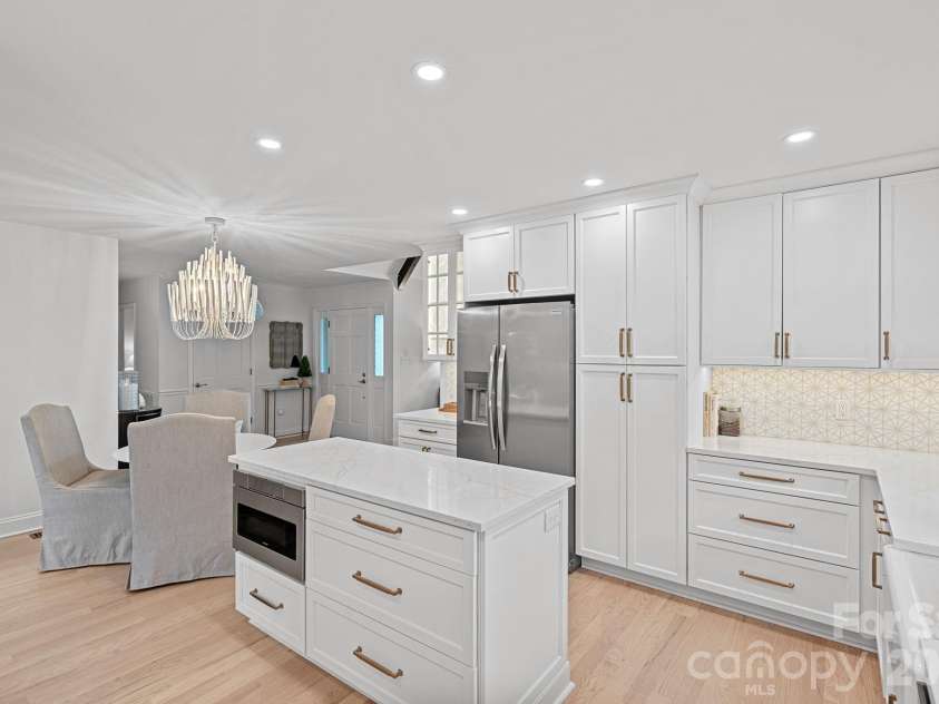 109 Sandy Shore Drive, Mooresville, NC 28117.  MLS# CAR4345257, YatesRealty ID 21636. 