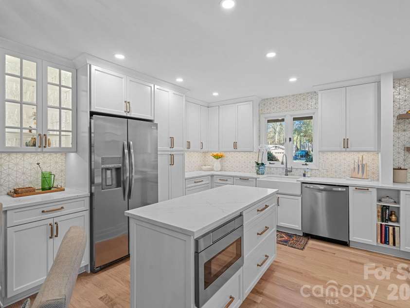 109 Sandy Shore Drive, Mooresville, NC 28117.  MLS# CAR4345257, YatesRealty ID 21636. 