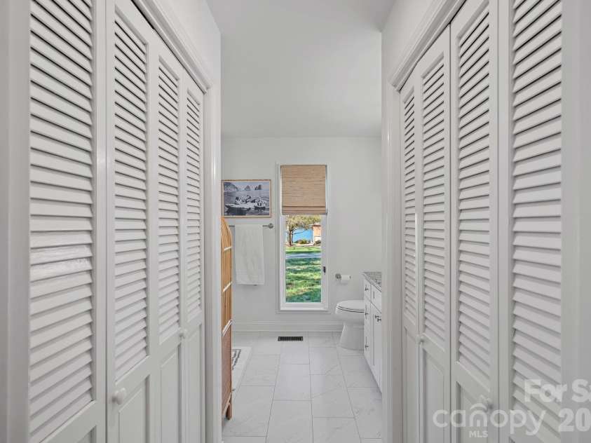 109 Sandy Shore Drive, Mooresville, NC 28117.  MLS# CAR4345257, YatesRealty ID 21636. 