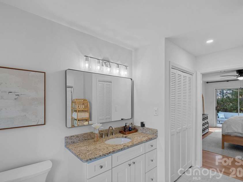 109 Sandy Shore Drive, Mooresville, NC 28117.  MLS# CAR4345257, YatesRealty ID 21636. 