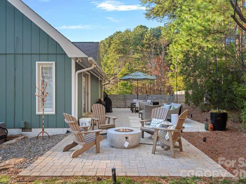 109 Sandy Shore Drive, Mooresville, NC 28117.  MLS# CAR4345257, YatesRealty ID 21636. 