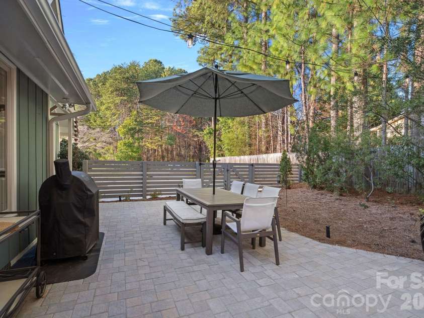 109 Sandy Shore Drive, Mooresville, NC 28117.  MLS# CAR4345257, YatesRealty ID 21636. 