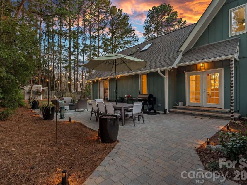 109 Sandy Shore Drive, Mooresville, NC 28117.  MLS# CAR4345257, YatesRealty ID 21636. 